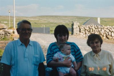 1990 - Fanore Carrucans - James Eileen Sarah Mary
1990 - Fanore Carrucans - James Eileen Sarah Mary
