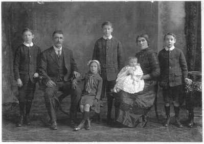 1915 - Edward Bourke and Margaret Theresa Bourke (nee Carrucan) with their family
1915 - Edward Bourke and Margaret Theresa Bourke (nee Carrucan) with their children from L to R
Phillip (Mick), Mary, Patrick, baby Kathleen (Kitty) and Francis (Frank).

Family Details:
- Margaret Theresa CARRUCAN (1871-1920) & Edward BOURKE m. St John's, Heidelberg, Vic., Ausralia\r\n- Patrick Leo BOURKE (1902-1961)
- Philip Edward Michael (Mick) BOURKE (1904-1971)
- Francis James (Frank) BOURKE (1906-1987)\r\n- Mary BOURKE (1908-?)
- Kathleen (Kitty) BOURKE (1914-1995)
