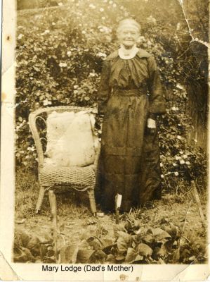 1930s - late - Mary Lodge nee Carrucan 1868-1938
Mary Anne CARRUCAN (1868-1938) married Jeremiah Alipius LODGE (1858-1938) at Heidelberg in 1895. This photo, taken late in her life, is probably dated in the late 1930s.
