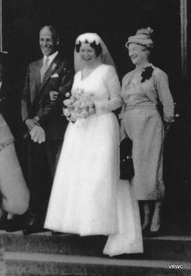 1956 - Gwen Calnin with husband John Morgan and mother Rita Calnin
Gwendolyn (Gwen) Mary Calnin, born 1927, is a great granddaugher of Patrick Carrucan and Mary O'Brien. In 1956, she married John Patrick Morgan and they subsequently had 4 children Jennifer, Roger, James and Patrick, all born in Bairnsdale. The photo shows the young couple on their wedding day with her mother Margarita (Rita) Calnin nee Barry.

 

