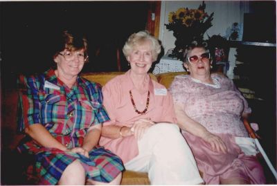 1995 - Patricia OBrien Anne Wallace nee Ganly Peggy O'Brien nee Ganly
This photo shows Patricia O'Brien, Anne Wallace nee Ganly and Peggy O'Brien nee Ganly
Maureen Kelly writes:
Peggy O'Brien nee Ganly is mum's sister. Patricia OBrien (now Price) is her daughter. Anne Wallace nee Ganly was Malachi's wife.
