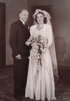 1947 - Marriage of Enid May Carrucan (1919-1999) and William Kemp (1915-1995)
Marriage of Enid May Carrucan (1919-1999) and William Kemp (1915-1995) in Canberra on 20 September 1947. Enid was the grand daughter of Peter Carrucan and Hannah Woods. Photo is from her son Tim Kemp.
