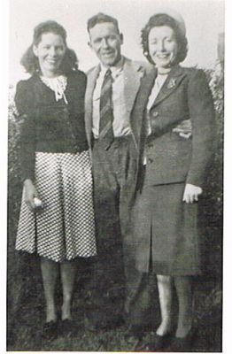 1960 - Irene Rita Hayes nee Norris, Selwyn Hayes and Mary Agnes Hayes
Agnes Mary Carrucan (1881-1917), the youngest child of Peter Carrucan and Hannah Woods, marked Thomas Albert HAYES (1876-1952) in 1900 at Heidelberg. They had 6 children as follows
Francis Vincent (1901-)
John Joseph (1905-1985)
Thomas Albert (1907-1954)
Percival (1909-)
Selwyn James (1912-1986)
Mary Agnes (Molly) (1915-1991)
This photo, from Pam Hayes (nee Allsopp), shows Selwyn Hayes with his wife Irene Rita Hayes nee Norris (left) and his sister Mary Agnes Molly) Hayes (right).
