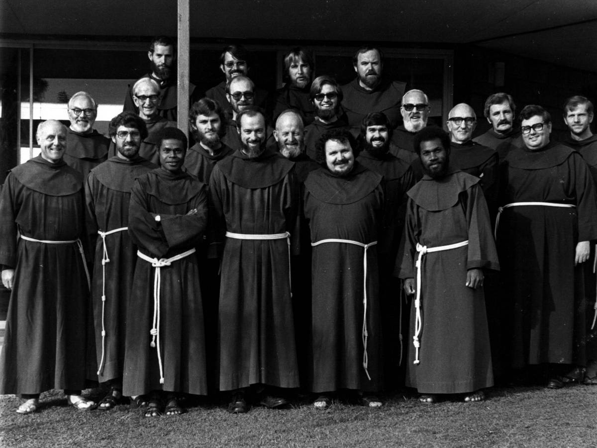 1980s Brother Rodney Godden Anglican Franciscans
A event of note occurred in July, 1966, when a long-standing parishioner, Rodney Godden was congratulated by the Vestry on the occasion of his profession to the Society of St Francis, thus following in the steps of parishioner Sr Phillipa who had joined the Community of the Holy Name at Cheltenham.  In time, Brother Rodney became the Provincial of the world-wide Anglican Franciscan order in New York. Rodney is far right in the back row.
This photo was probably taken in the 1980s and was given to us by Ian Pollard.

